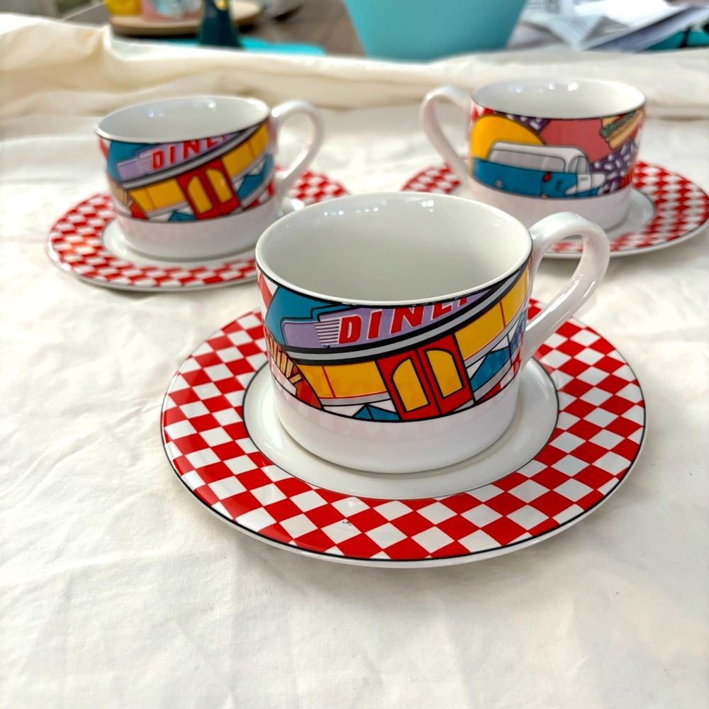 1950’s Century Stoneware Happy Day Three Cups and Matching Saucers in Good Shape - Picture 13 of 13